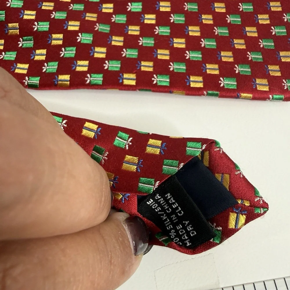 NWOT Izod Mens Silk Necktie Christmas Present‎ Red Green Gold 3 7/8 x 59